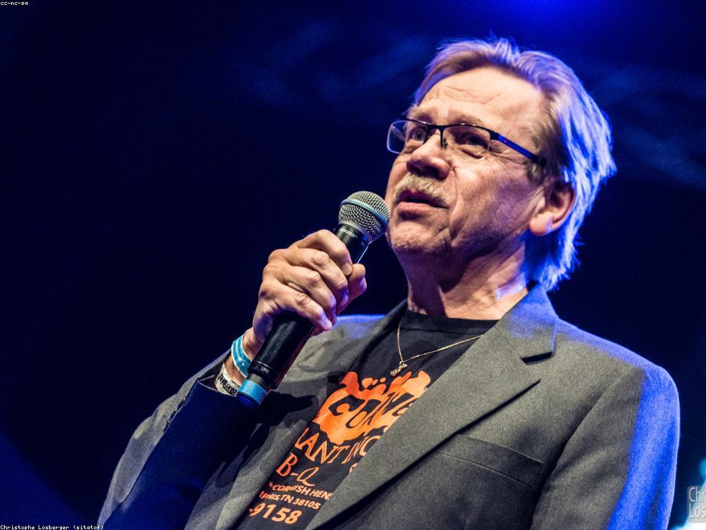 រង្វាន់ធំ និង ការប្រកួតប្រជែង