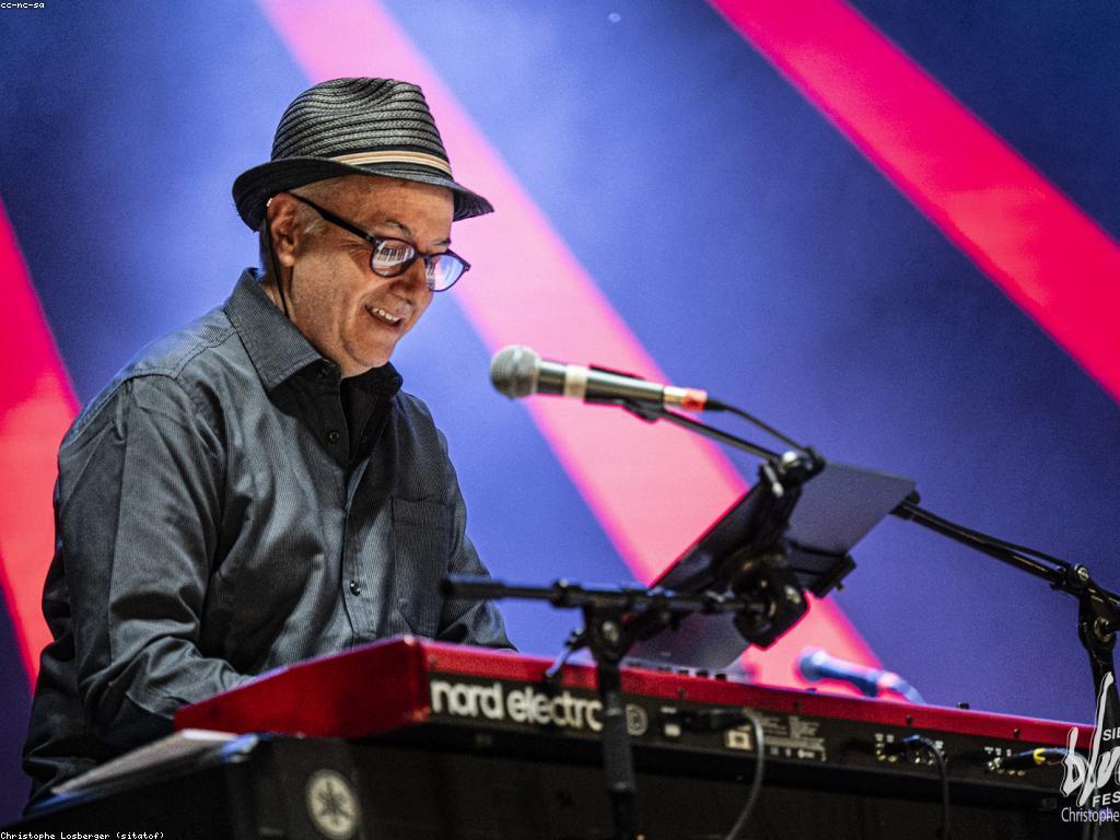 រង្វាន់ធំ និង ការប្រកួតប្រជែង